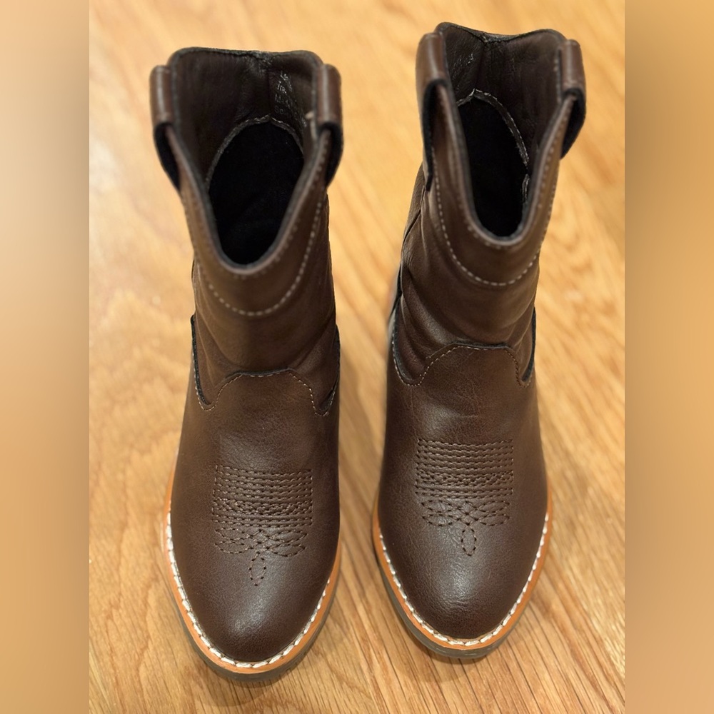 EUC brown Bums and Roses boots. Size 5 toddler.